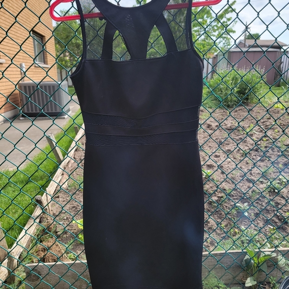 Dresses - Picture 6 of 6